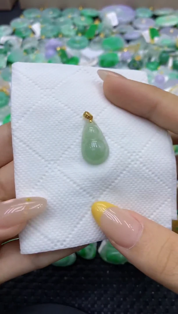 颈饰未镶嵌翡翠天然缅甸翡翠A货