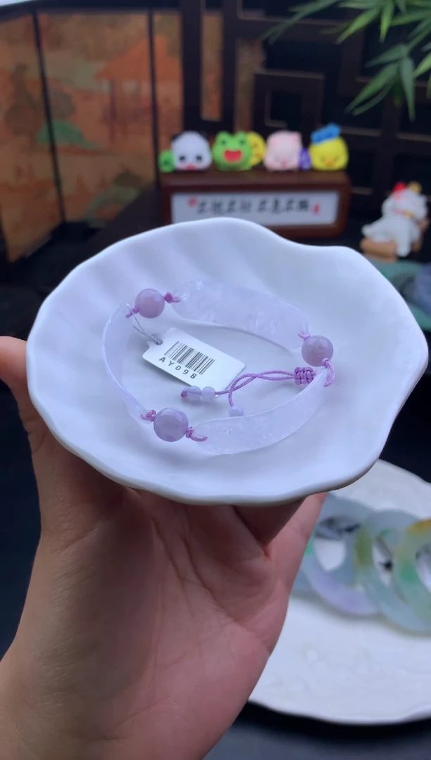 颈饰未镶嵌翡翠九*月手牌