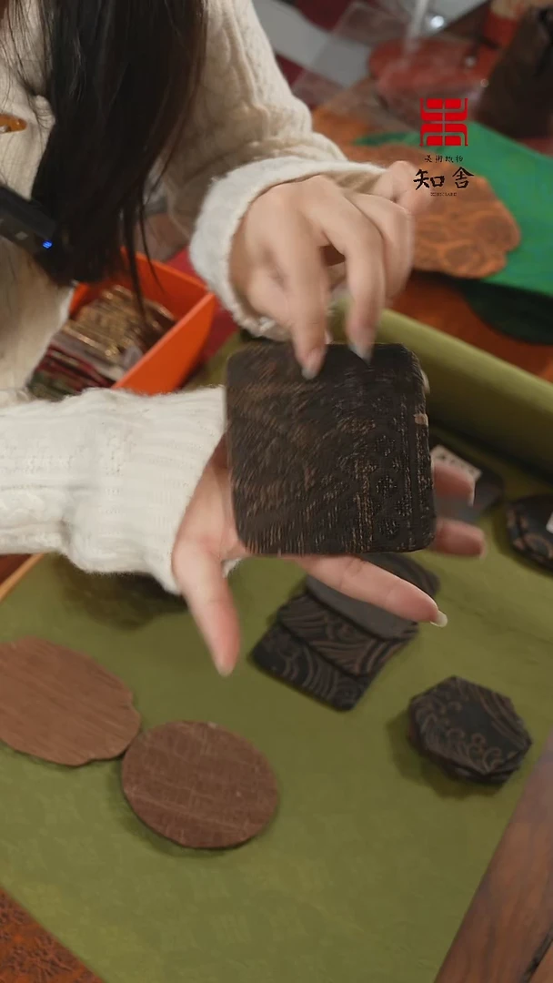 【闪购商品】织绣杯垫··············