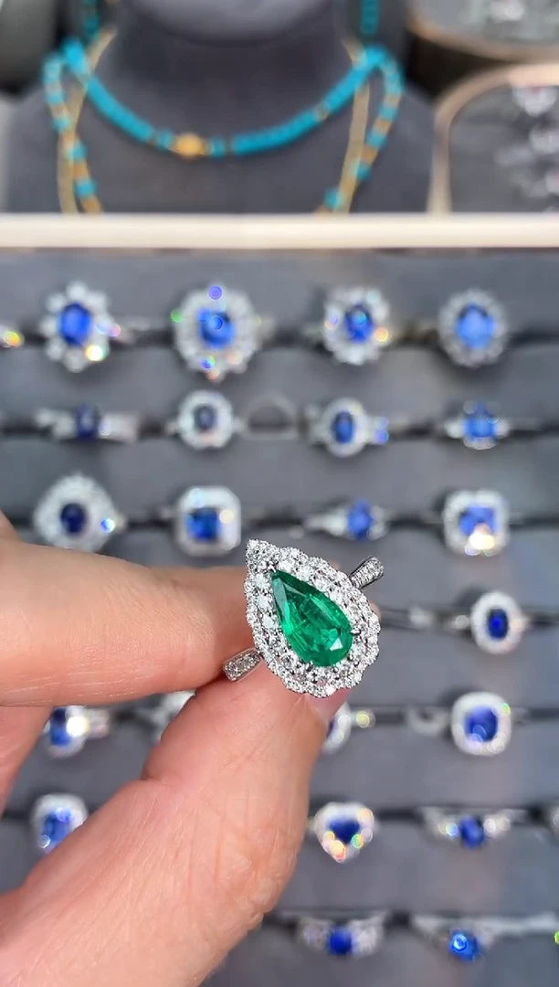 18K金镶嵌戒指祖母绿【闪购】1.35ct/七天鉴赏