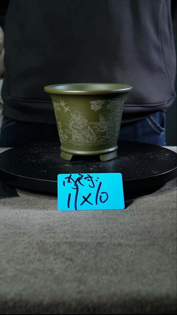 A宜兴紫砂小花盆