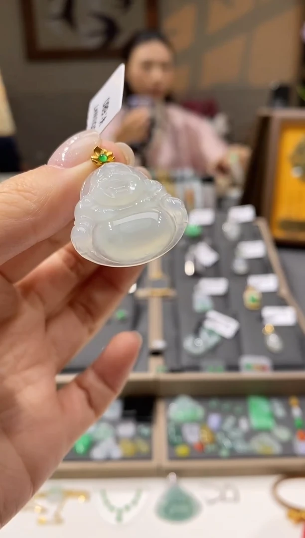 颈饰18K金镶嵌翡翠佛公