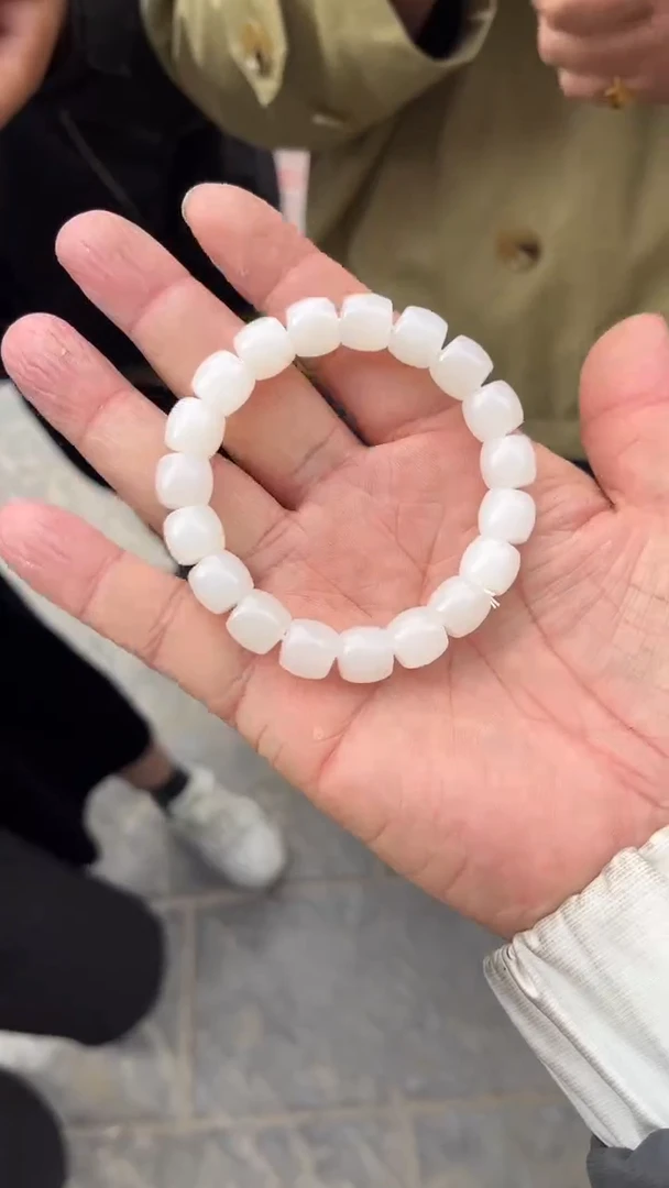 颈饰未镶嵌和田玉手串