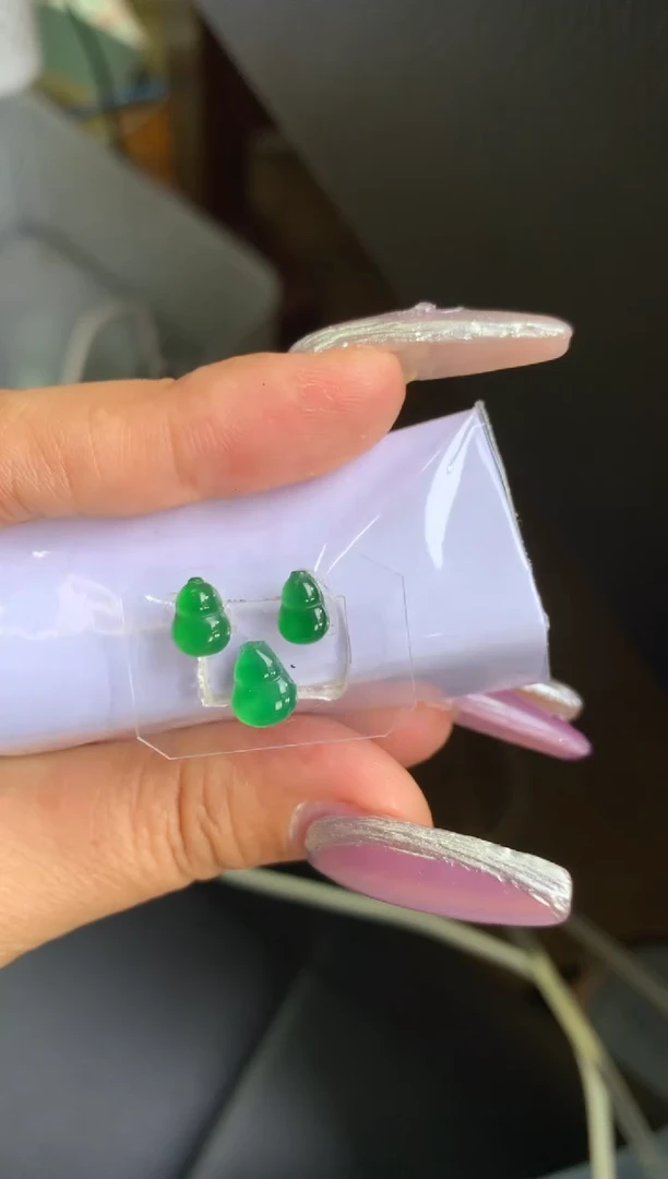 未镶嵌定制翡翠一***?翡翠