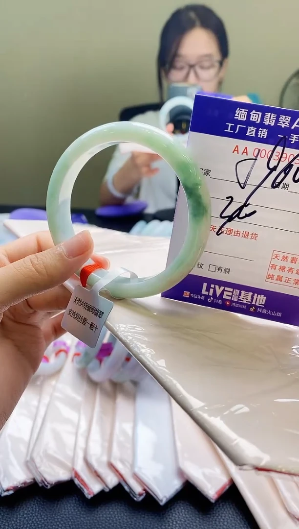 翡翠手镯未镶嵌AAAAAA