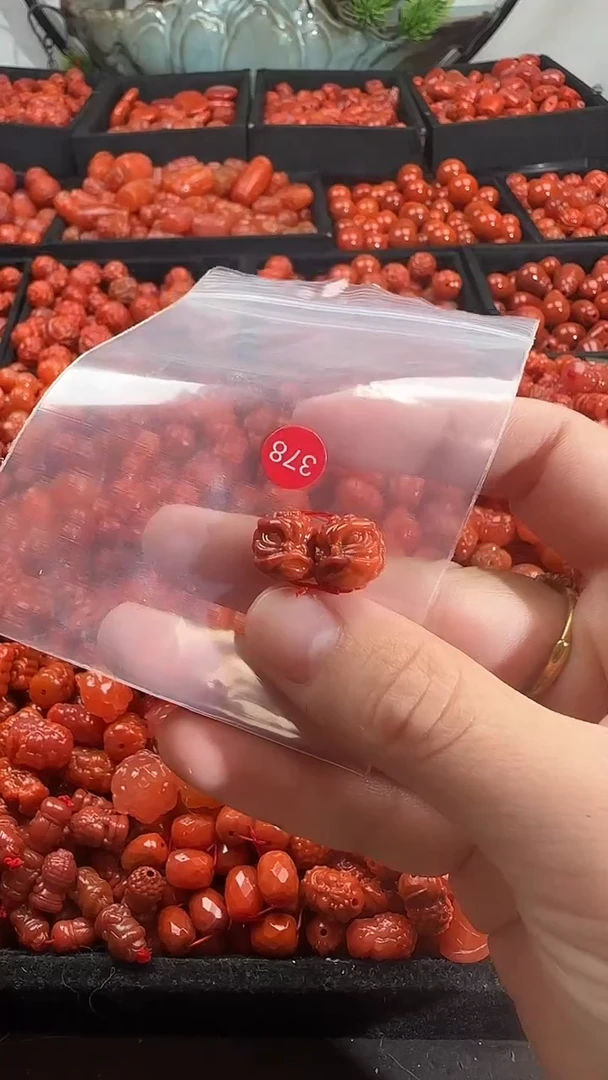 颈饰未镶嵌南红玛瑙1