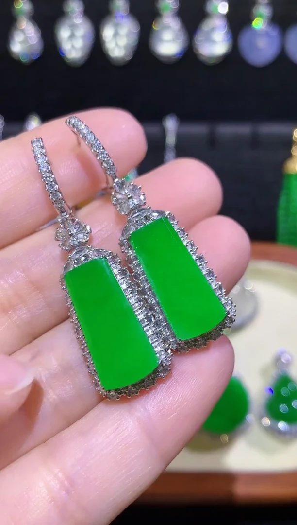 18K金镶嵌翡翠耳饰高冰满绿正阳绿无事牌耳坠吊坠两用