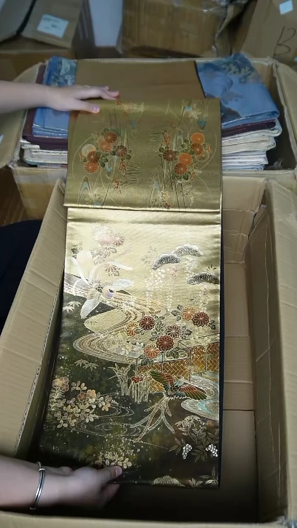 织绣24四通引箔金莳绘