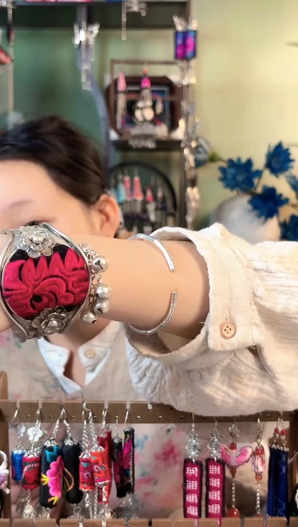 彩云南阁非遗老绣饰品664*