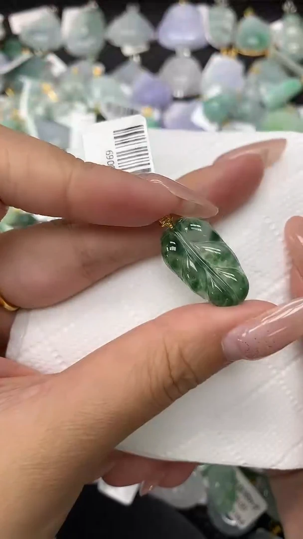 颈饰18K金镶嵌翡翠1111111111