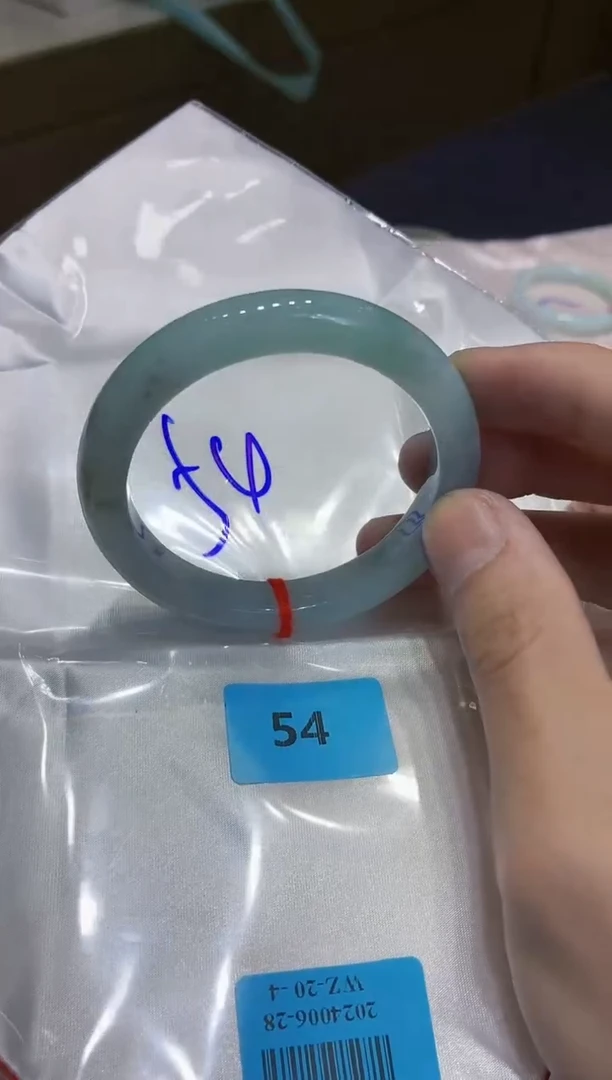 翡翠手镯未镶嵌翡翠手镯