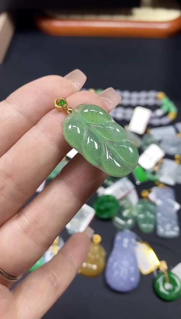 吊坠(不含链)18K金镶嵌翡翠叶子18K金扣镶嵌@@CMT967