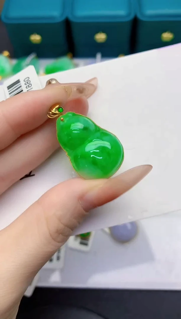 颈饰18K金镶嵌翡翠缅甸天然翡翠A货