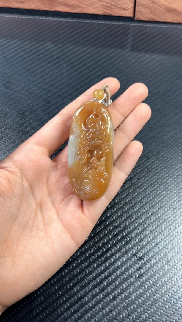 吊坠(赠链)未镶嵌和田玉若羌微色差