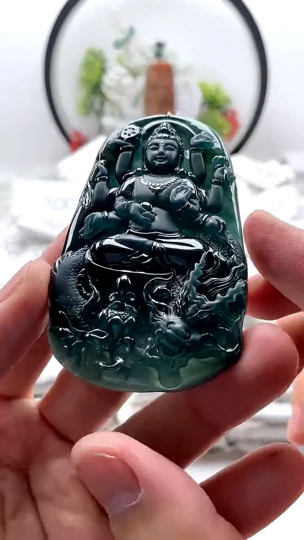 翡翠未镶嵌颈饰千手观音