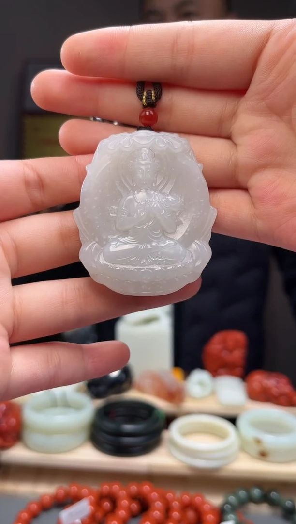 颈饰未镶嵌和田玉吊坠