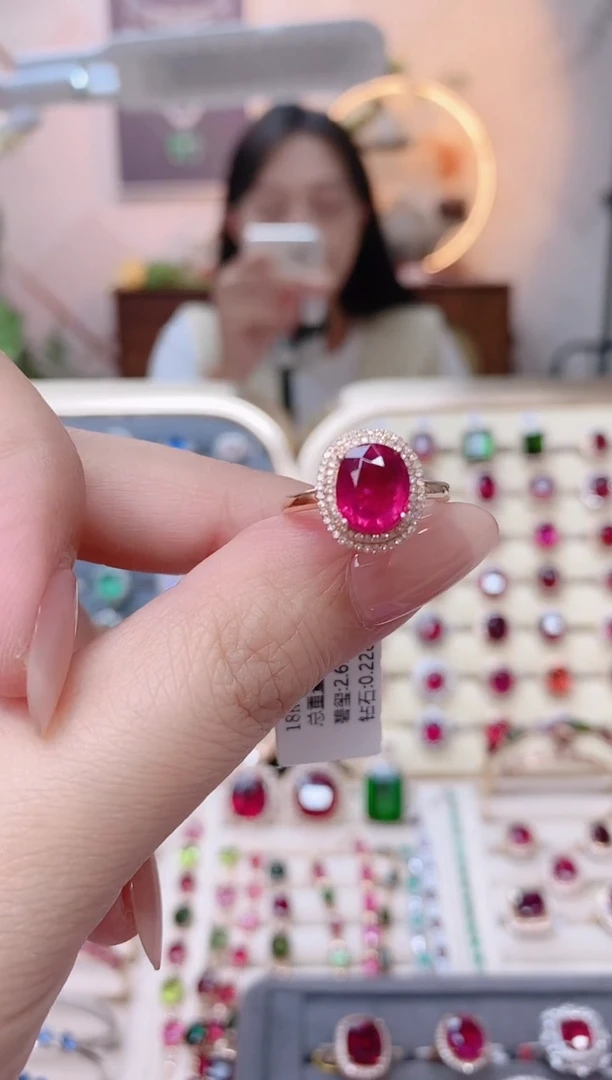 18K金镶嵌碧玺戒指碧玺2.65CT