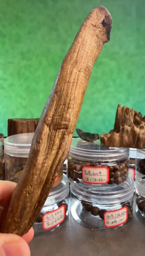 沉香手把件红土多样性发一