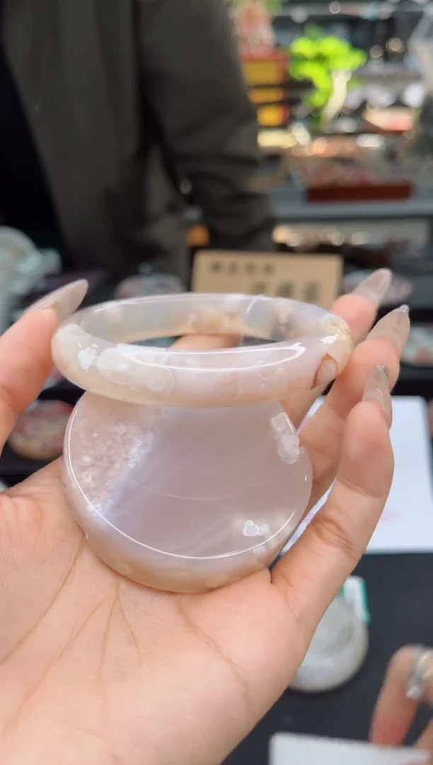 【闪购商品】石英质玉手镯未镶嵌61圈口（不退不换）16666716