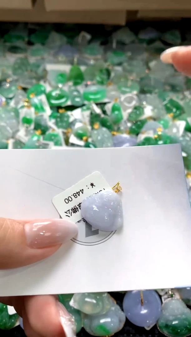 颈饰18K金镶嵌翡翠1111111111111111