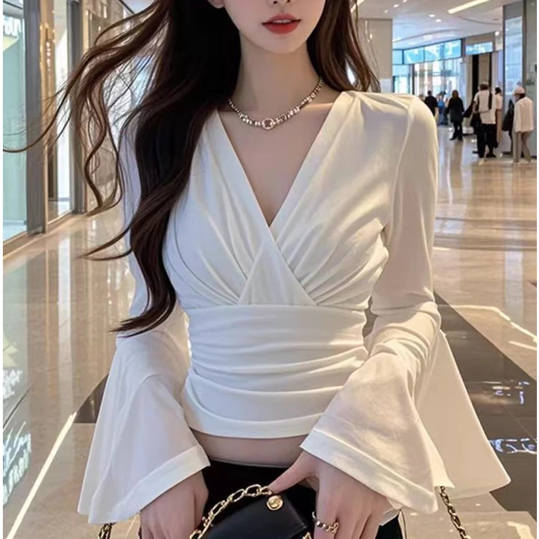 白色V领喇叭袖衬衫女秋季新款法式小众设计气质名媛修身短款上衣