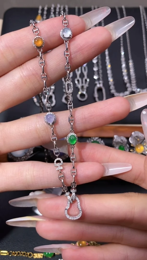 颈饰18K金镶嵌翡翠项链