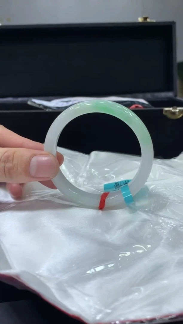 未镶嵌手镯翡翠翡翠手镯