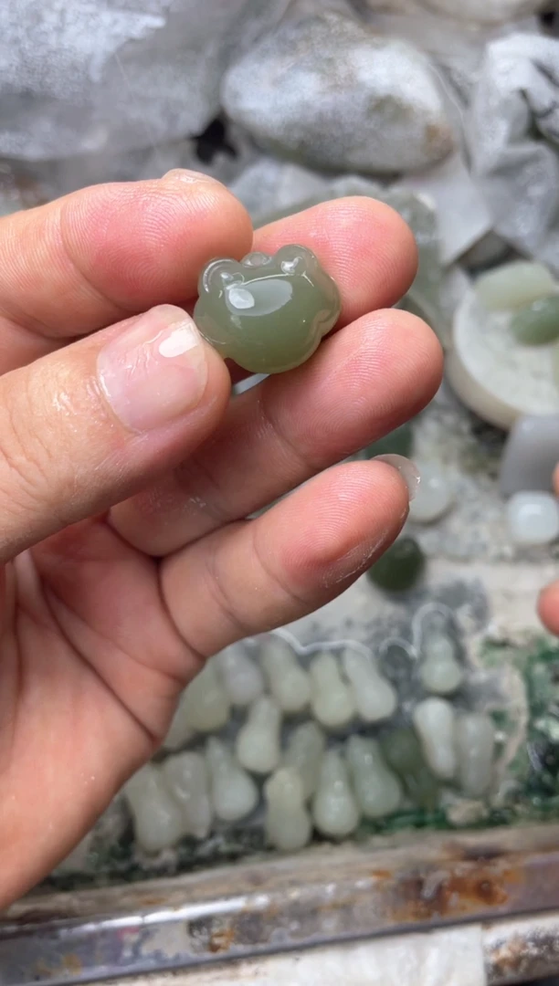 和田玉未镶嵌颈饰1