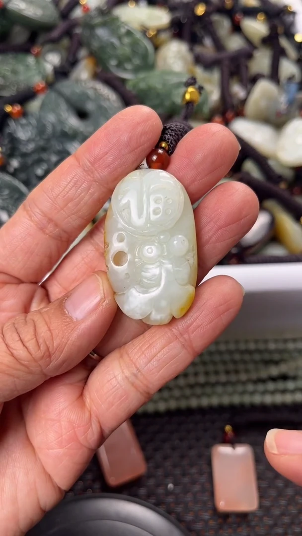 【闪购商品】和田玉颈饰未镶嵌多样性发货没有证书拍一发一有瑕