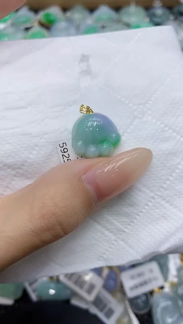 翡翠18K金镶嵌颈饰111111111111