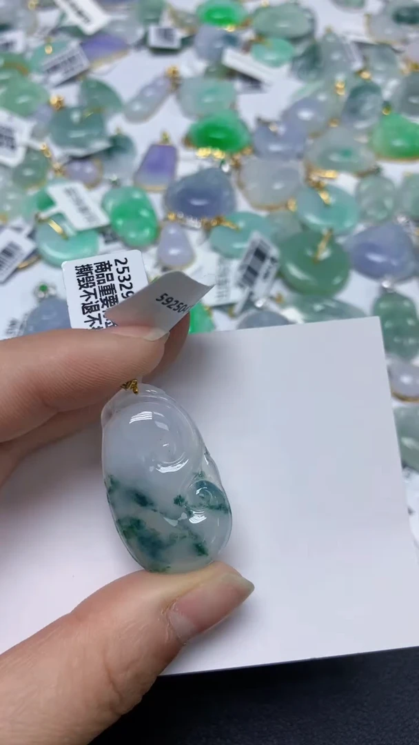 翡翠18K金镶嵌颈饰天然缅甸翡翠A货