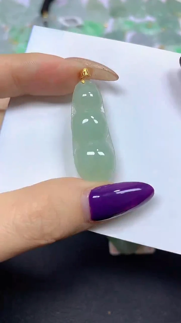 颈饰18K金镶嵌翡翠
