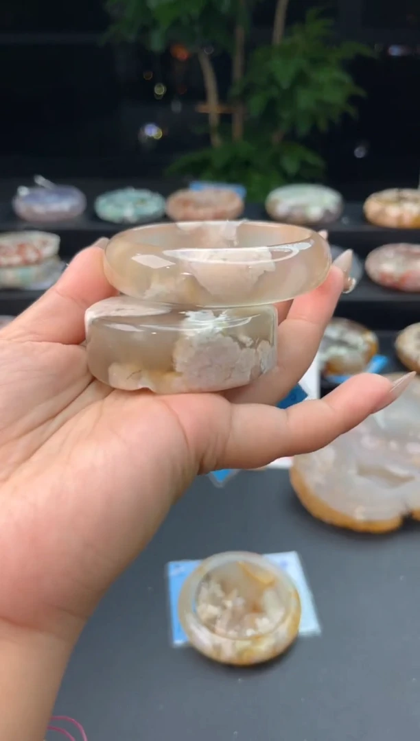 【闪购商品】石英质玉手镯未镶嵌赠送镯心（圈口58