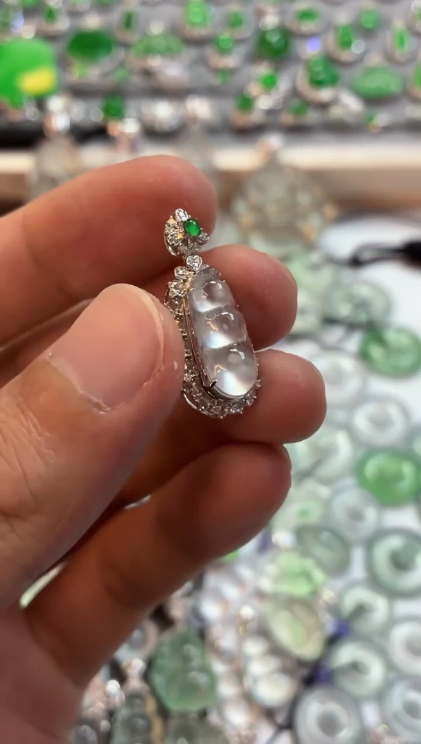 吊坠(不含链)18K金镶嵌翡翠豆子