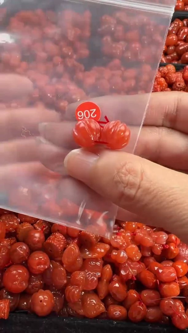 颈饰未镶嵌南红玛瑙1