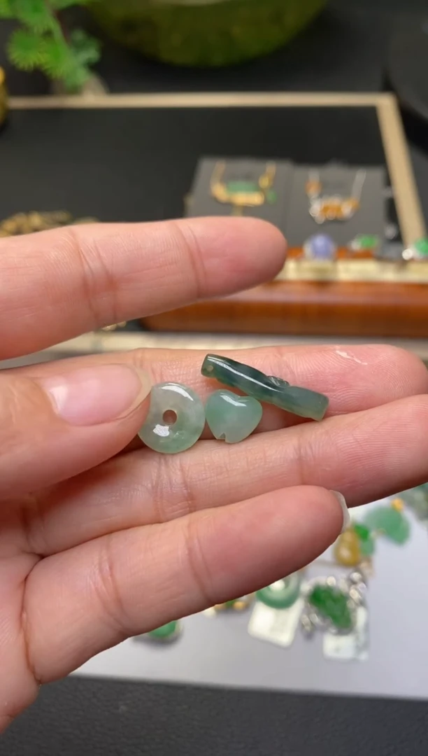 颈饰未镶嵌翡翠净货36163