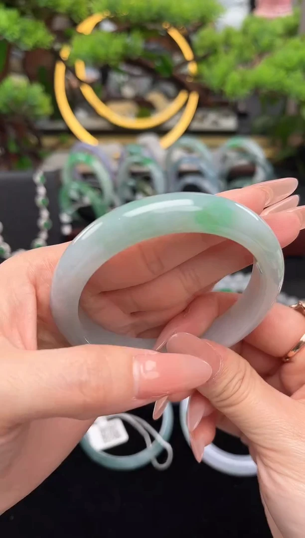 未镶嵌手镯翡翠手镯