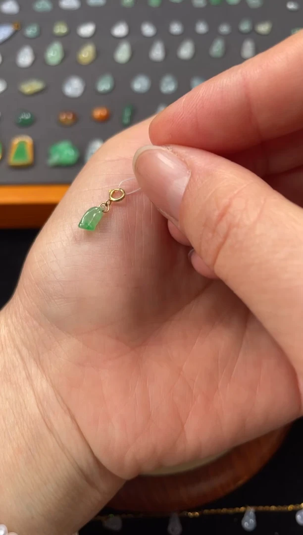 吊坠(不含链)18K金镶嵌翡翠一个JK623