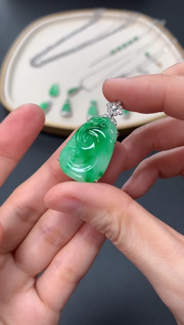 【闪购商品】翡翠吊坠(不含链)18K金镶嵌5800