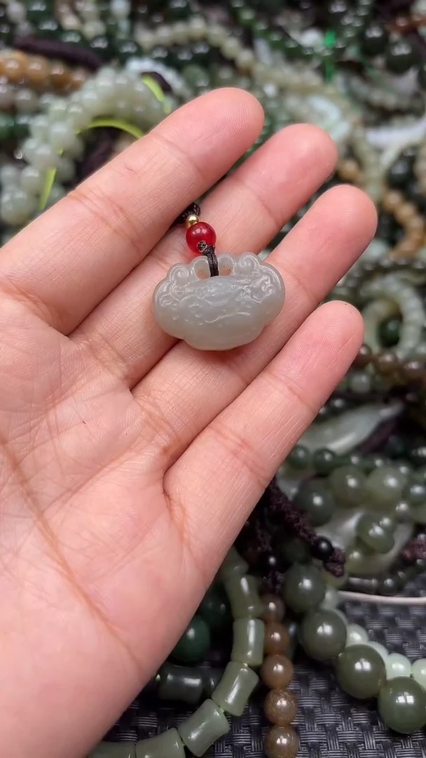 颈饰未镶嵌和田玉1