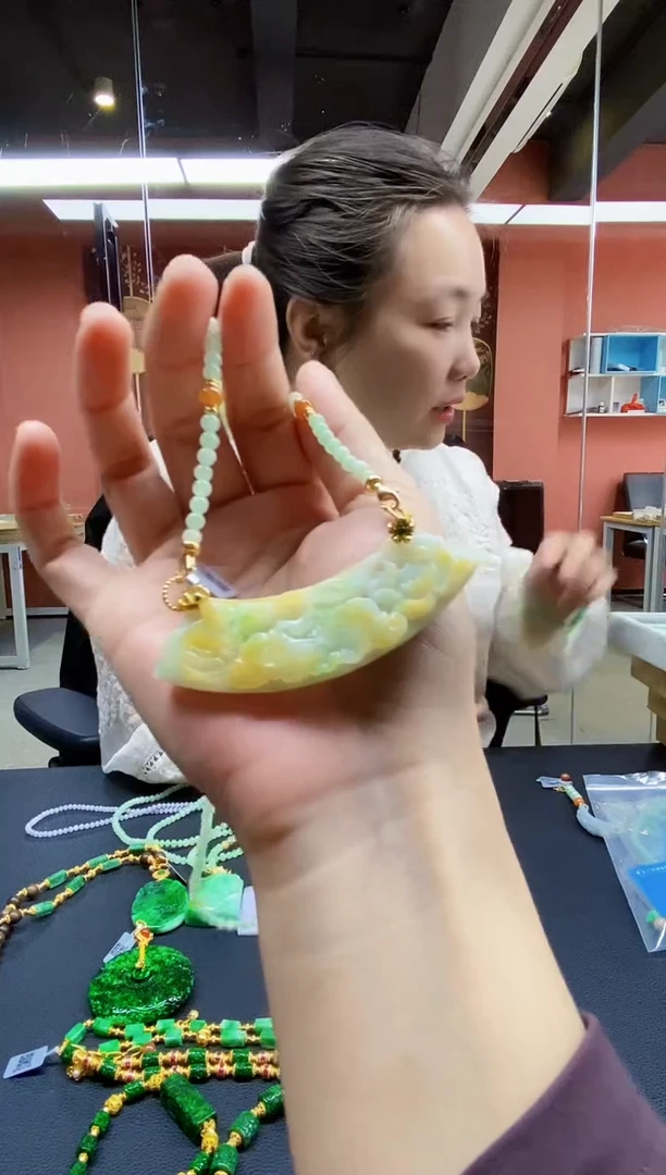 颈饰未镶嵌翡翠吊坠