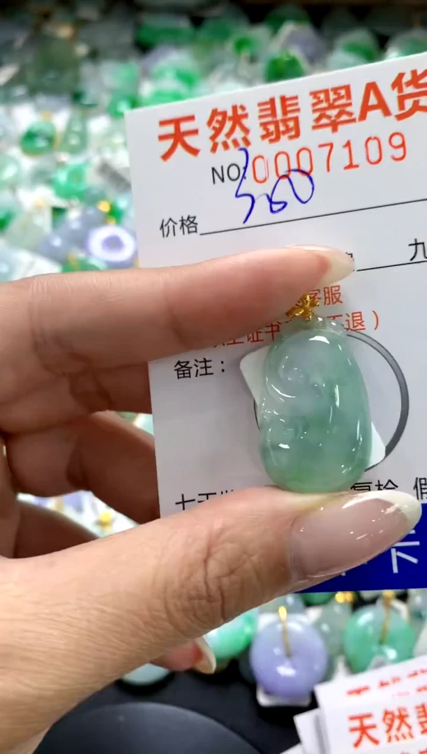 翡翠18K金镶嵌颈饰1111111111111111