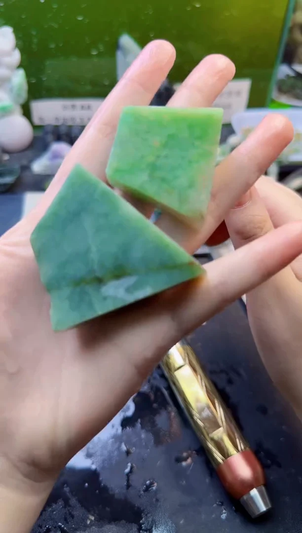 翡翠未镶嵌颈饰天然翡翠023