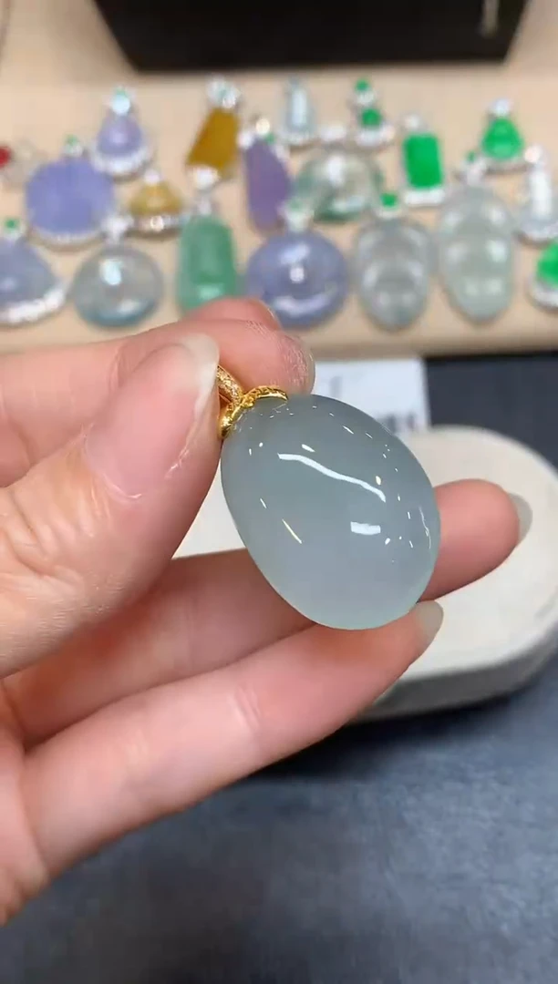 颈饰18K金镶嵌翡翠福瓜【无服务费