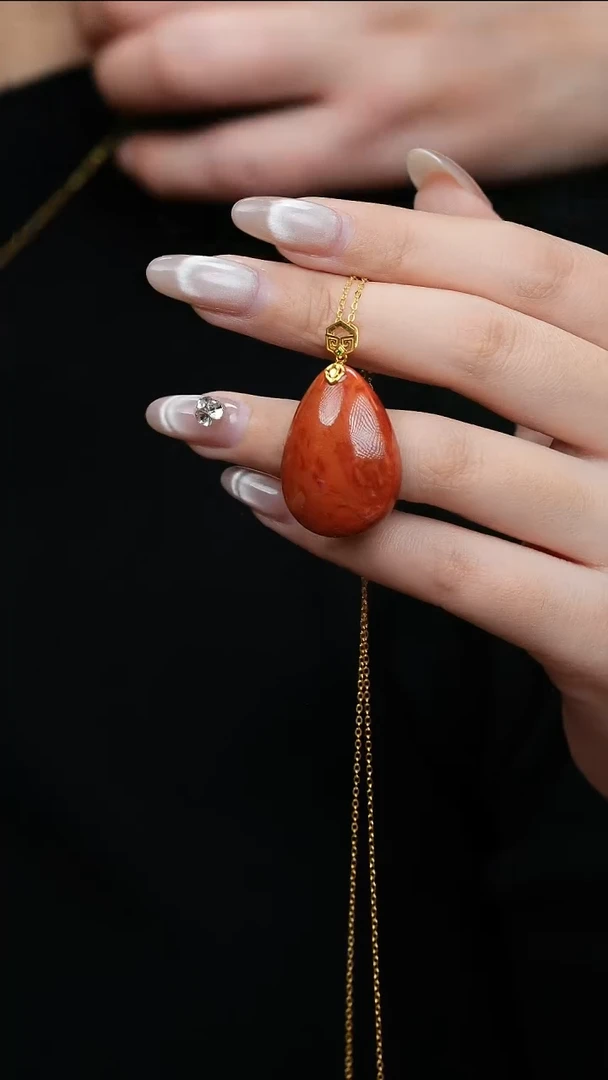 18K金镶嵌吊坠南红玛瑙D-903