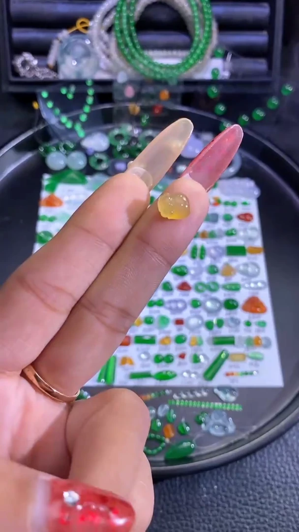 未镶嵌挂件翡翠猪