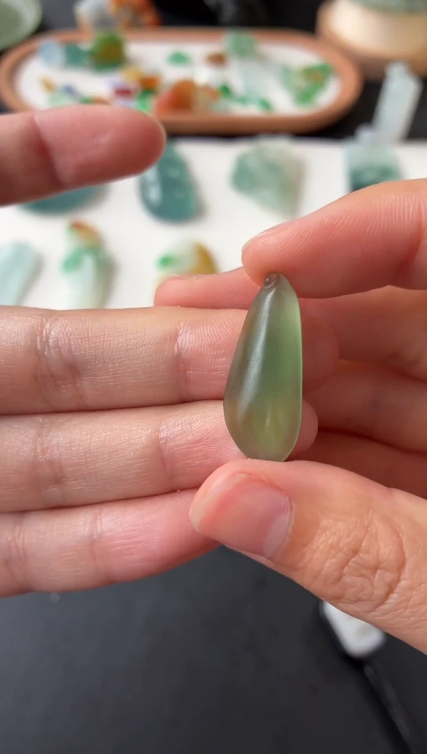 定制翡翠未镶嵌翡翠