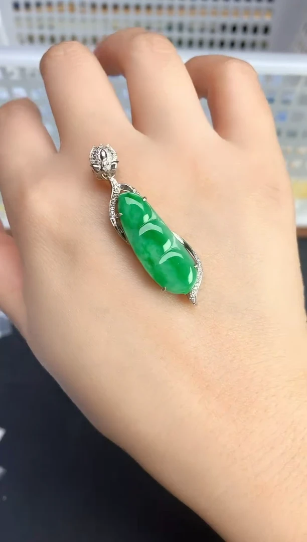 颈饰银S925镶嵌翡翠25111401