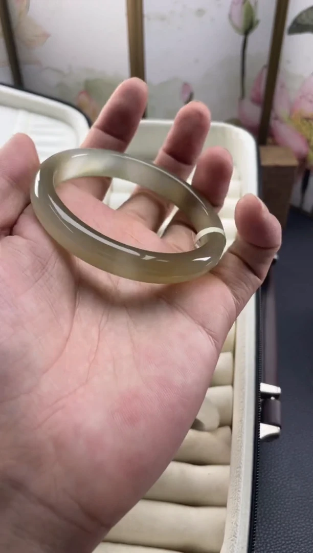 玛瑙/玉髓手镯未镶嵌8950