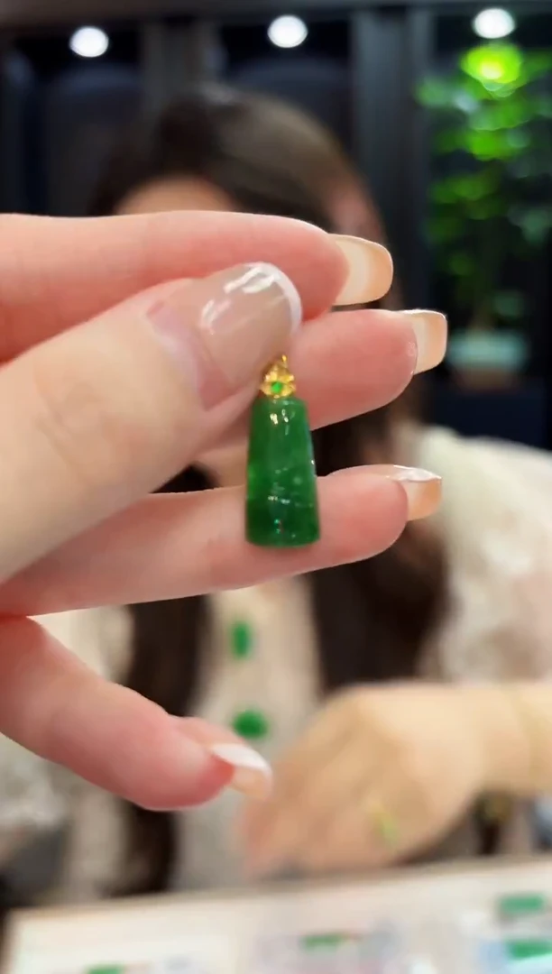 颈饰18K金镶嵌翡翠 缅料A货/支持复检/一件